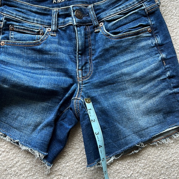 American eagle , super stretch demin shorts, size2 - Picture 3 of 7